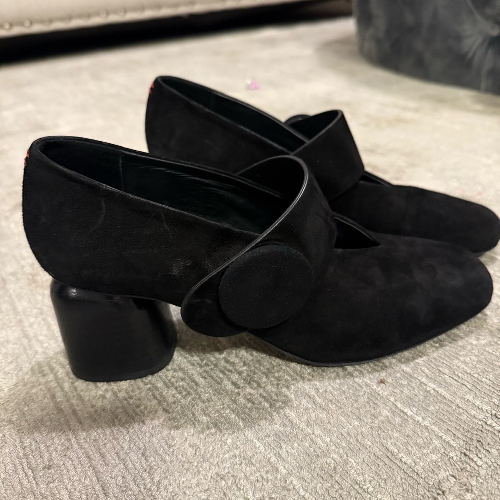 HALMANERA black suede heels